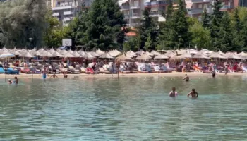 Pogradeci, destinacioni i preferuar në gusht! Vendas dhe të ardhur nga jashtë e zgjedhin për klimën dhe qetësinë