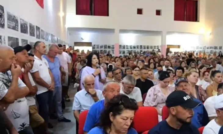 Poliçani kundër shkrirjes së bashkisë, thirrje- Ramës: Vëri gishtin kokës! S’kemi bërë turp me djegien e teserave!