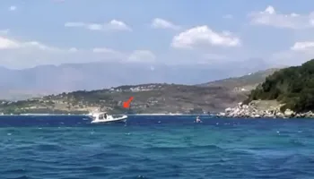 Policia: Hyri me gomone mes pushuesve në Ksamil, gjobë 500 mijë lekë dhe bllokim të mjetit