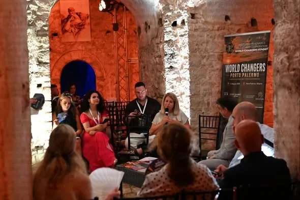 Porto Palermo, aty ku historia u takua me muzikën dhe dialogun ndërkombëtar