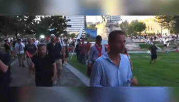 ‘Poshtë narkoshteti’/ Nis marshimi drejt Kryeministrisë, qytetarët : Rama, jepe dorëheqjen!