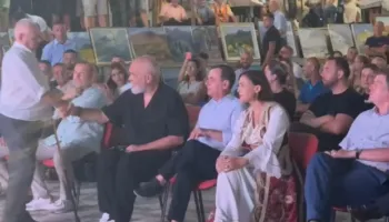 “Prefektin e Tiranës s’e kuptova pse është këtu”- Kryeministri Rama në “Vajza Fest”, batuta me Sokol Sadushin, ish-presidentin Topi, Fidel Yllin dhe… (VIDEO)