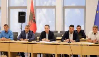 “Prerje e hartës pa asnjë analizë”, Kryebashkiakët e PD takim me përfaqësuesit e KiE për ‘Territorialen’