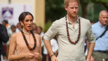 Princi Harry dhe Meghan Markle zbarkojnë sot në Britani bashkë me fëmijët, do nisin një jetë të re!