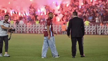 Pritje e denjë për “faraon”, Trabzonspor prezanton Salah, Muçi i bën dhuratë numrin 10-të (VIDEO)