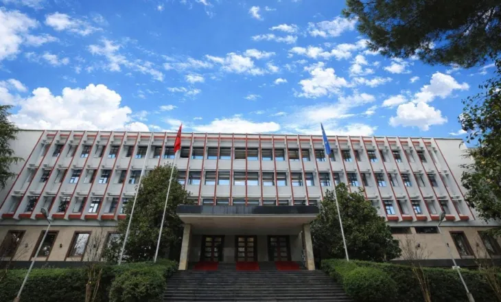 Pritjet e gjata në pikat kufitare, ministria e Jashtme: Po bisedojmë me autoritetet malazeze dhe kroate