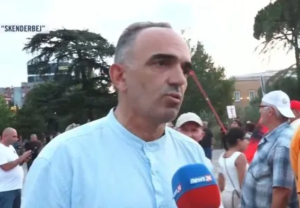 Profesori në protestë: Artistët dhe kolegët e mi duhet të jenë në shesh! Të reagojmë kundër së keqes