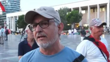 “Protesta duhet të marrë tjetër formë”/ Qytetari nga sheshi “Skënderbej”: E kanë tejkaluar disa herë vijën e kuqe! Populli mund të rebelohet