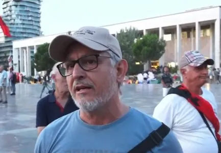 “Protesta duhet të marrë tjetër formë”/ Qytetari nga sheshi “Skënderbej”: E kanë tejkaluar disa herë vijën e kuqe! Populli mund të rebelohet