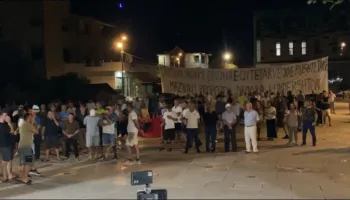 Protesta e 27-të në Divjakë/ Qytetari: Mazniku dhe Balluku të japin llogari për shkrirjen e bashkisë