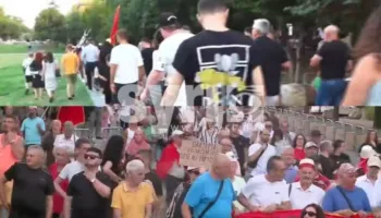 Protesta e 64/ Qytetarët nisin marshimin drejt Kryeministrisë: Rama jepe dorëheqjen