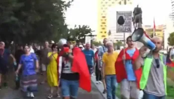 Protesta e 65 kundër qeverisë! Nis marshimi i qytetarëve nga sheshi “Skënderbej” drejt Kryeministrisë