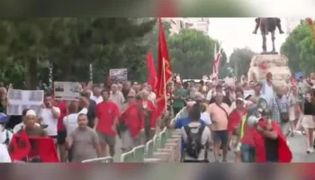 Protesta e 67-të/ Qytetarët nisin marshimin drejt Kryeministrisë: ‘Rama jep dorëheqjen’