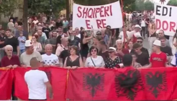 Protesta e 71-të/ Nis marshimi drejt Kryeministrisë: Rama, jepe dorëheqjen!