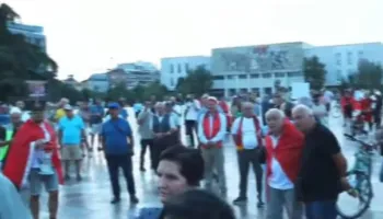 Protesta e 79 kundër qeverisë, qytetarët organizohen në sheshin “Skënderbej”, kërkojnë dorëheqjen e Ramës