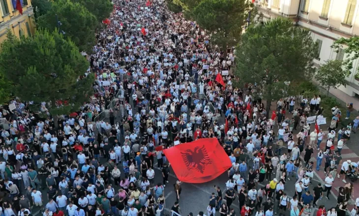 Protesta hyn në ditën e 76-të, në shesh sot zbret edhe diaspora! Pritet një pjesëmarrje e shtuar