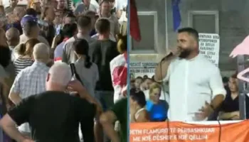 Protesta kundër qeverisë/ Aktivisti: Sorrat dhe korbat ndodhen në Parlament, ndërsa ne jemi zot të kësaj toke