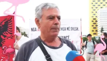 Protestuesi: Korrupsioni, keqqeverisja e shitja e Atdheut na ka nxjerrë në shesh