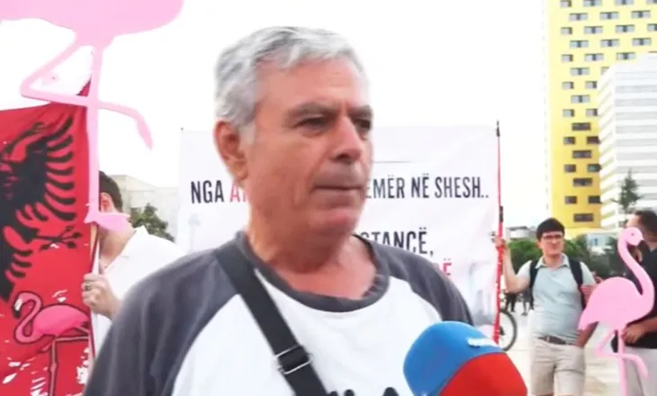 Protestuesi: Korrupsioni, keqqeverisja e shitja e Atdheut na ka nxjerrë në shesh