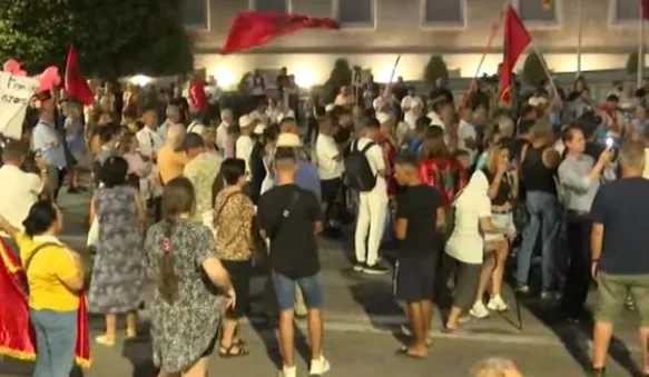 Protestuesi: Kryeministri nuk e ka përmbushur kontratën me popullin, këto 75 ditë deligjitimuan pushtetin e tij