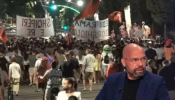Protestuesit e kanë kthyer në personazh, “shpërthen” Manjani: Kush më shan, është i sharë nga mëngjesi deri në darkë