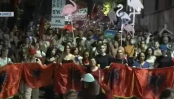 Protestuesit nisin marshimin në rrugët e Tiranës: Rama ciao, ciao, ciao