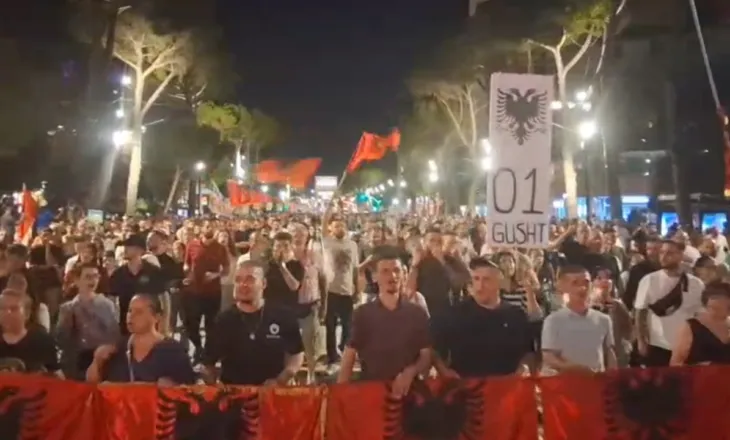 Protestuesit prej 62 ditësh në shesh, mbyllet me marshimin e përnatshëm tubimi në kryeqytet