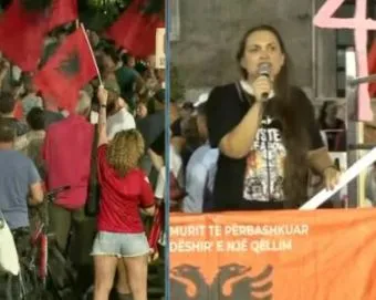 Protestuesja kujton eksodin e 7 gushtit me anijen Vlora: Nuk duam më të ikim, Shqipëria është e jona!