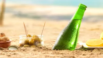 Pse ushqimet e kripura na duken kaq të shijshme pranë detit