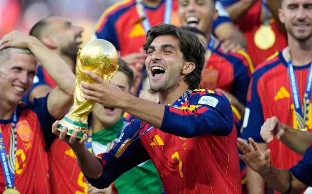 PSG “siguron” Ferran Torres, transferimi i sulmuesit spanjoll duket punë e kryer