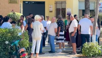 Punonjësit e Rrogozhinës bojkotojnë punën: Mos e zhdukni bashkinë, po na humbni identitetin