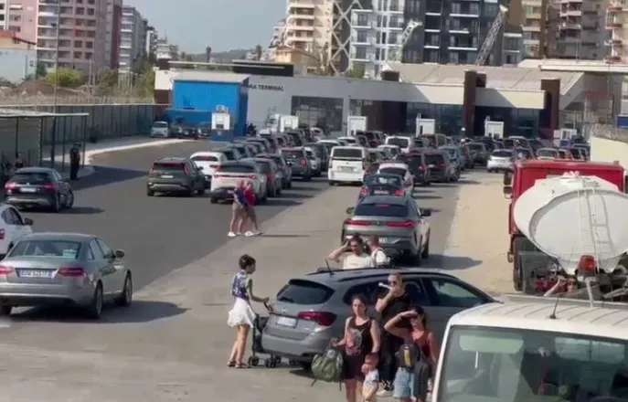 Pushimet verore, fluks i lartë udhëtarësh në Portin e Vlorës, mbi 1300 pasagjerë mbërrijnë brenda ditës!