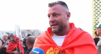 “Pushtetarët nga Edi Rama, po firmosin kontrata duke shitur më shumë Shqipërinë”/ Protestuesi nga diaspora: Të ishin…