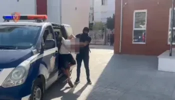 Qëlloi me armë drejt një makine në Kuçovë, kapet në Tiranë autori i dyshuar