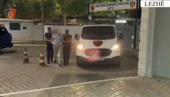 Qëlluan me armë drejt makinës së kushëririt, arrestohen 3 persona në Kurbin, 1 në kërkim