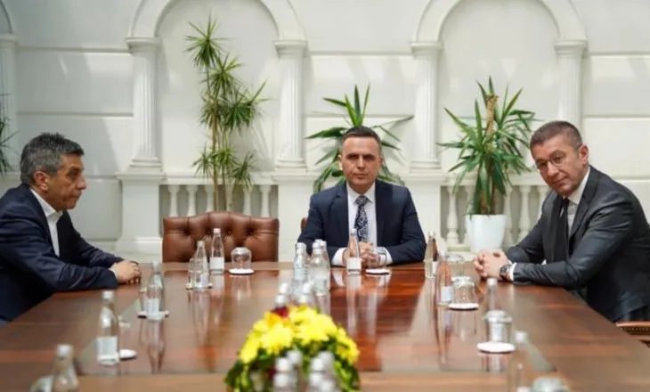 Qeveria e Maqedonisë së Veriut vazhdon ta shpërfillë gjuhën shqipe, prej një viti asnjë procesverbal në shqip