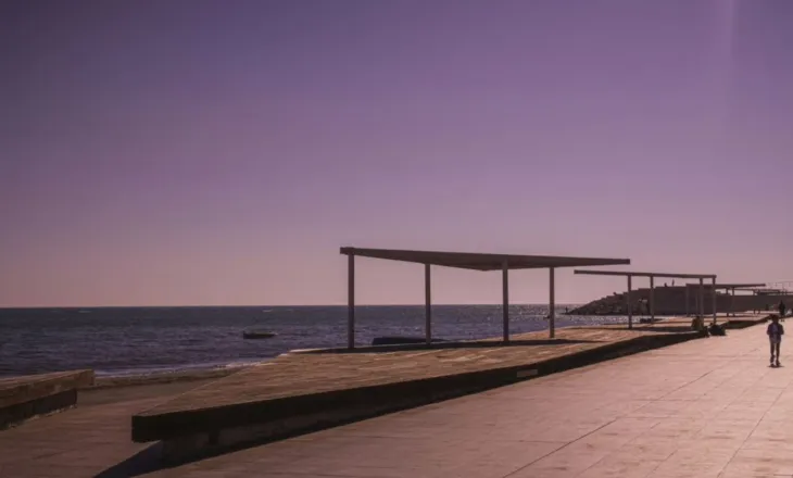 “Quartz”: Durrësi kryeson listën e destinacioneve bregdetare më të përballueshme në Evropë