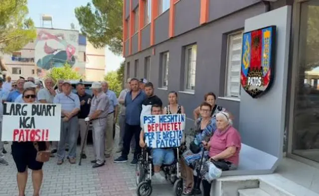 Qytetarët: Mos e shkrini Patosin. Banorët protestojnë kundër hartës së re territoriale