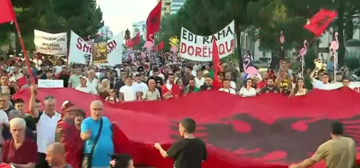 Qytetari në protestë: Janë ditët e shpresës që do sjellin zgjidhje, do krijohet “Shqipëria e re”