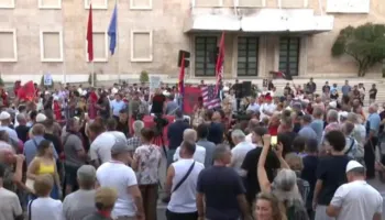 Qytetari: Të mbështesim protestat e banorëve në bashkitë që janë propozuar për t’u shkrirë