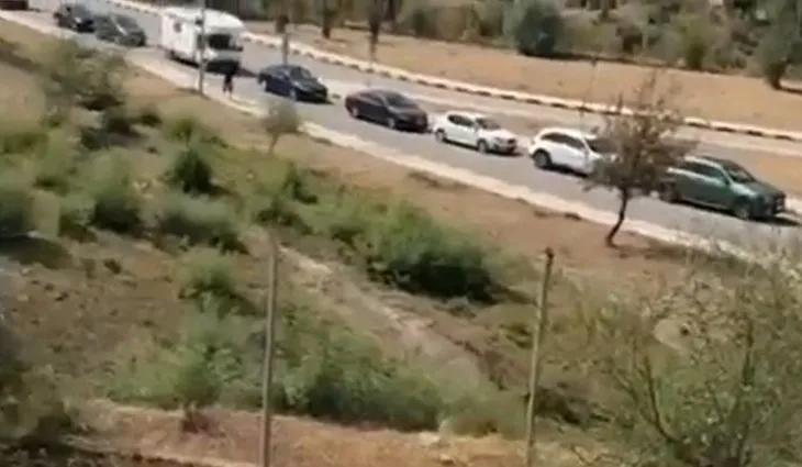 Radhë kilometrike në Qafë Botë, qindra automjete në pritje për të kaluar kufirin me Greqinë