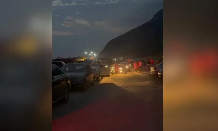 Radhë të gjata automjetesh në zonën e ‘Ranës së Hedhun’, mijëra pushues të bllokuar prej orësh