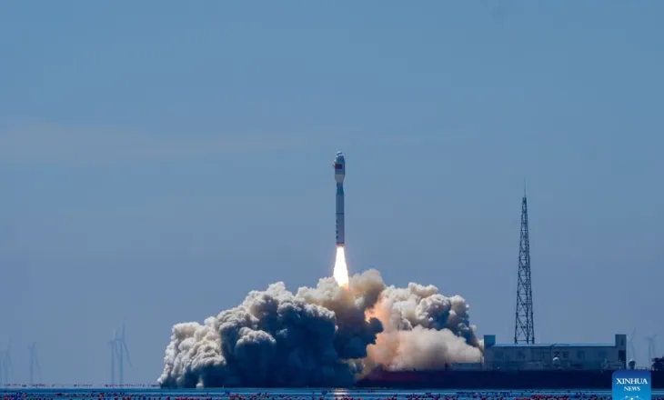 Raketa Smart Dragon-3 lëshon me sukses 2 satelitë nga deti