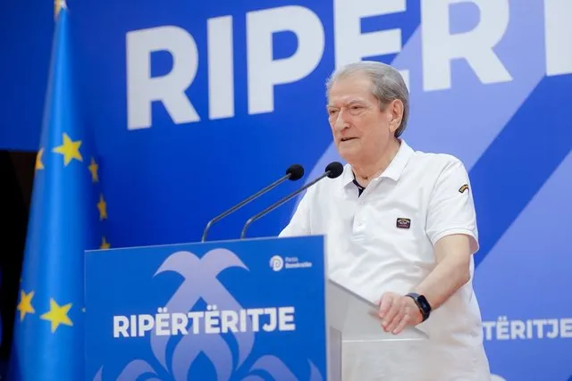 “Rama dhe ministrat e tij, bronzohen në diell”/ Berisha, deklaratë: Trajtimi i zjarrfikësve të angazhuar është cinik…