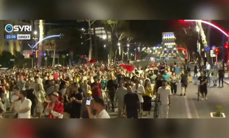 ‘Rama jep dorëheqjen! Nuk na përfaqëson’/ Mbyllet dita e 64 e protestës para Kryeministrisë