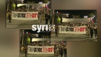 ‘Rama, jep dorëheqjen!’/ Pas fjalimeve, protestuesit nisin marshimin