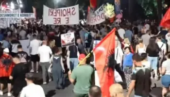 ‘Rama jepe dorëheqjen!’ Marshimi nëpër rrugët e Tiranës, 77 ditë protestë