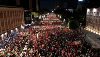 “Rama, jepe dorëheqjen”/ Sot 74 ditë protestë, qytetarët shqiptarë vijojnë rezistencën deri në largimin e qeverisë
