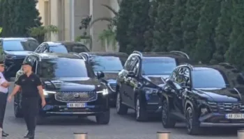Rama mbledh qeverinë një ditë para takimit me ministra e drejtuesit politikë