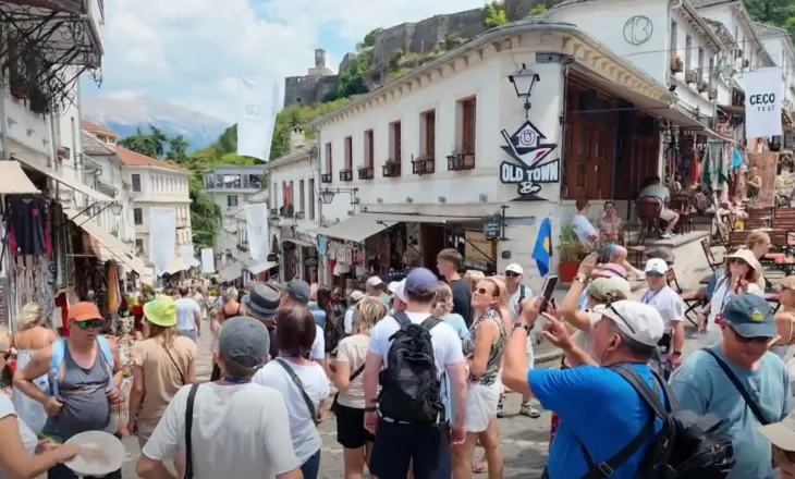 Rama ndan videon nga Gjirokastra: Një nga destinacionet më të vizituara të Shqipërisë